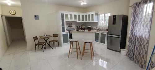 Los Maestros Apartment | HEA Stays II