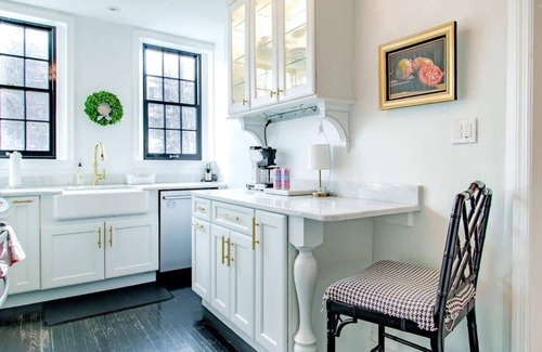 Capitol Hill Apartment | Heart of Capitol Hill Row House, Luxury & Location