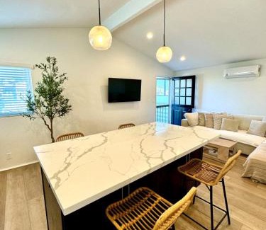 Corona del Mar House | Heart of Corona Del Mar 10 minute walk to beach steps to downtown