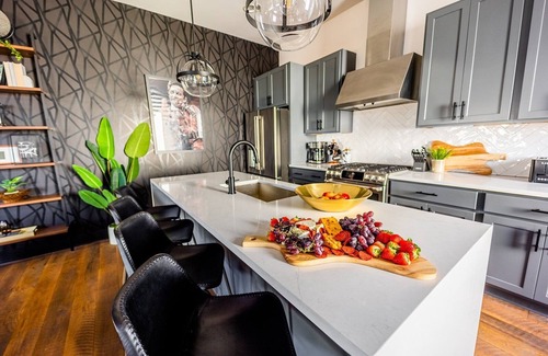 Edgehill Cottage | Heart of Gulch - 4 Min to Broadway - Designer Home