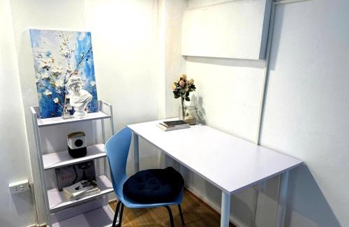 Hang Trong House | Heart of Hoan Kiem-RARE 5BR Private house unique design travel hub 13pax