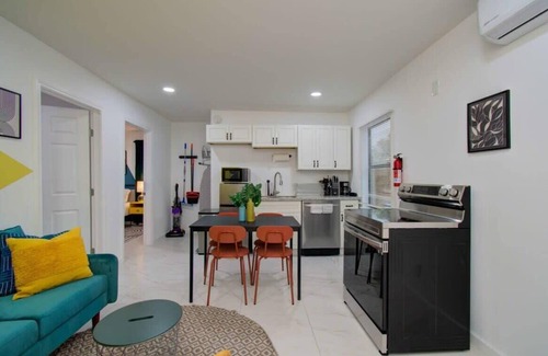 Greater East End House | Heart of Houston - 8-BD/4-BA with Yard