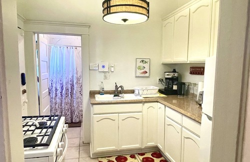Pico-Union Apartment | Heart of LA - Korea Town bungalow