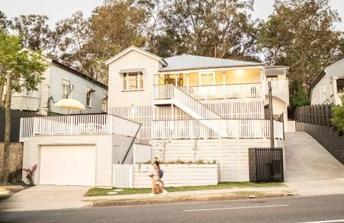 Milton House | Heart of Milton 4b2b AC 2Tvs Private Parking walk to Suncorp Stadium