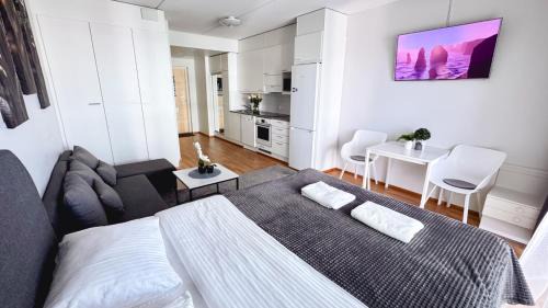 Oulu Apartment | Heart of Oulu studio Parking