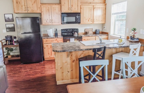 Philomath House | Heart of Philomath comfortable modern house 10 minutes to OSU