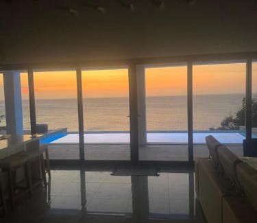 Punta Blanca Villa | Heart of Poms Villa