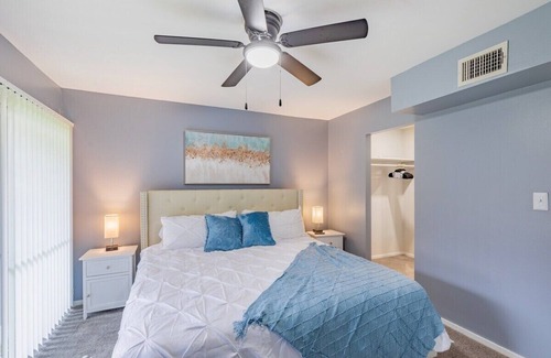 Towson Apartment | Heart of Towson *Parking*Gym*Pool*Gym*Smart TV