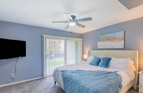 Towson Apartment | Heart of Towson *Parking*Gym*Pool*Gym*Smart TV