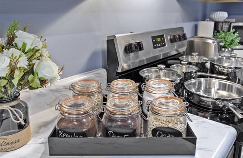 Towson Apartment | Heart of Towson Pool Balcony Gym King Parking