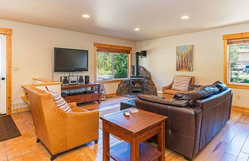 Truckee House | Heart of Truckee by Tahoe Mountain Properties