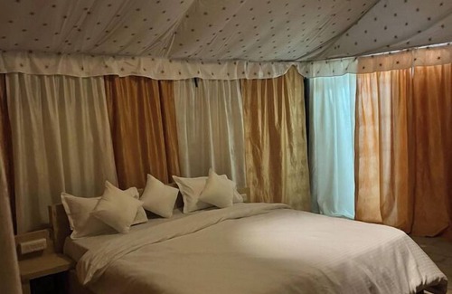 Jaisalmer Hotel | Heartland Dunes The King's Tent