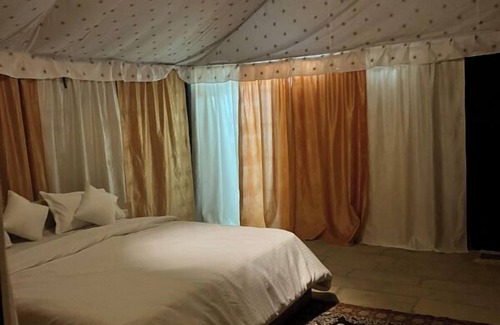 Jaisalmer Hotel | Heartland Dunes The King's Tent