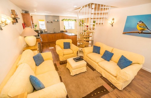 Hastings Cottage | Heated indoor pool & spa, countryside holiday cottage near the beach & park