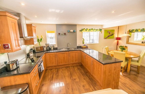 Hastings Cottage | Heated indoor pool & spa, countryside holiday cottage near the beach & park