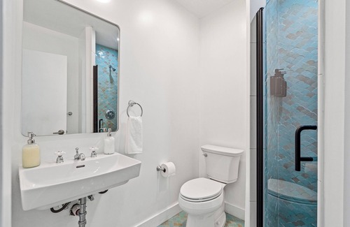 Palm Beach - West Palm Beach House | Heated Pool 5 Mins to Downtown Newly Renovated Guesthouse