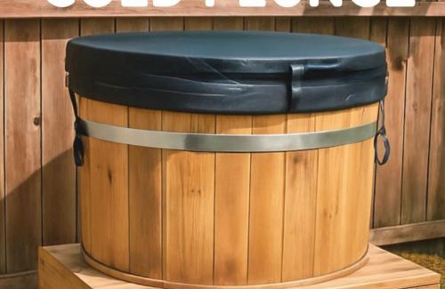 Palm Beach - West Palm Beach House | Heated Pool Grill Fire Pit & Cold Plunge Sleeps 8!