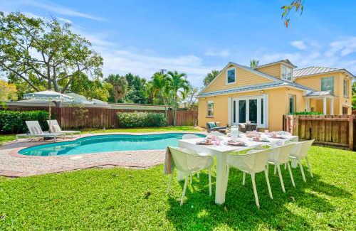 Palm Beach - West Palm Beach House | Heated Pool Grill Fire Pit & Cold Plunge Sleeps 8!