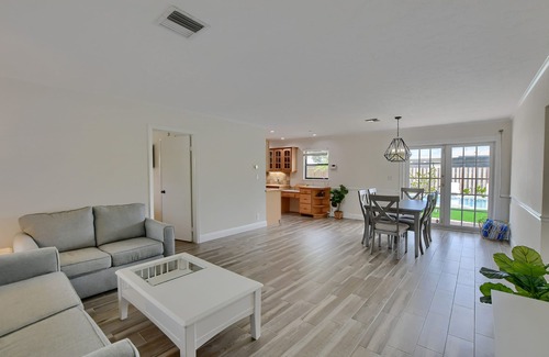 Lake Worth House | Heated Pool Home 3.6 Miles from Beach