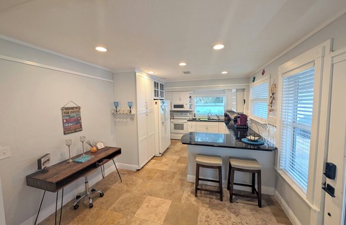 Sarasota House | Heated Pool Home in the Pinecraft area Close to Downtown and Beaches.