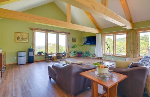 Eureka Springs House | Heated Pool in October + Hot Tub + Fall Color View