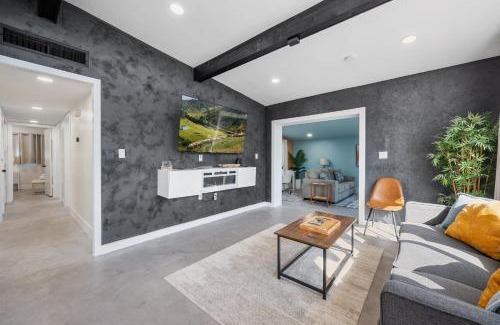 Hampton Homes House | Heated Pool, Lush Breezeway, Bikes, BBQ, Near Beach