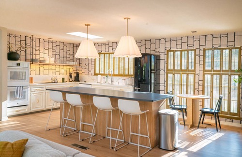 Albuquerque House | Heated pool open year round, Sleeps 14, 5 Bedroom/9 beds, Hot Tub, BBQ, BB court