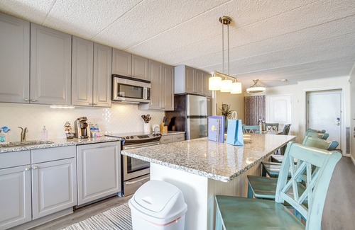 Midtown Ocean City Apartment | Heated Pool + Views: Beachfront Ocean City Gem