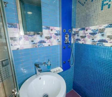 Kissamos Villa | Heated Private Ozone Salt Pool, Jacuzzi, Cinema Inside & Outside, Ping Pong, Billiard, Ps5, Playground, Giant Chess, Giant Monopoly, Table Football, 3x Surround Sound - Villa Rokka Luxe