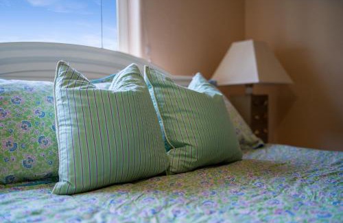 Rockaway Beach House | Heaven By The Sea 3br Retreat W Lake Views