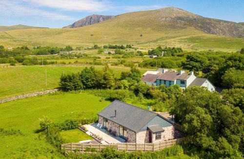 Llanllyfni House | Hedd Wen