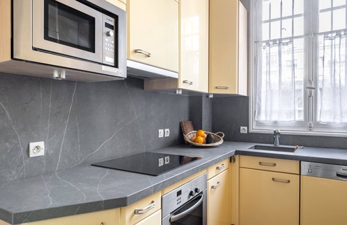 6th Arrondissement Apartment | Hemingway's Hood between Luxembourg Gardens and Montparnasse