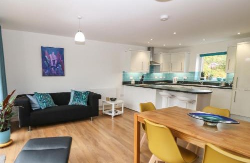 Dinas House | Hen Gapel
