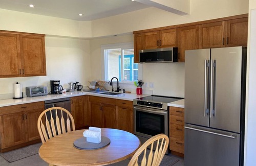 Eureka House | Henderson Hideout-Hot Tub and Pet Friendly!