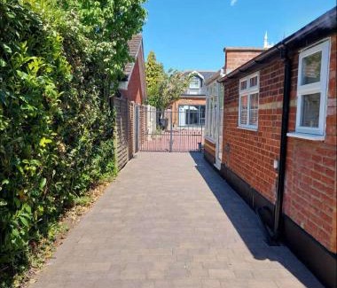 Clifton House | Henlow - Double Bedroom Private Bathroom - Room 2