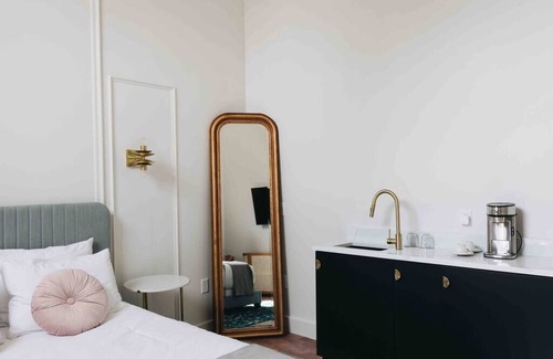 Tyler Park Hotel | Henry Suite 207 at The Bellwether Hotel
