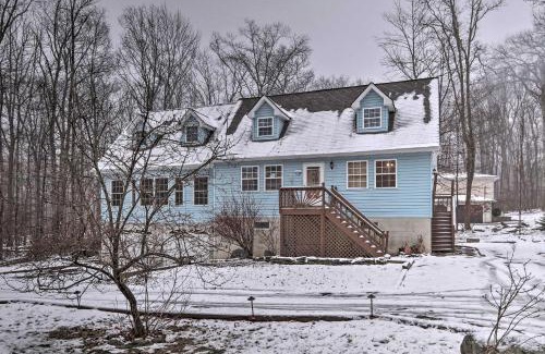 Henryville House | Henryville Home with Hot Tub about 5 Mi to Camelback!