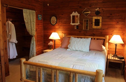 Hiawassee Bed & Breakfast | Henson Cove Place B&B with Cabin