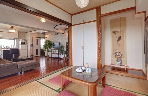Uruma Apartment | Henza Island paradise just across the underwater/Uruma Okinawa
