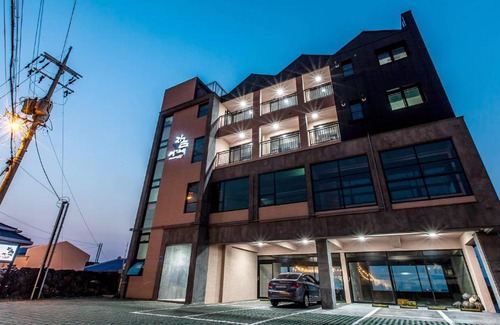 Hallim Hotel | Here Now pension