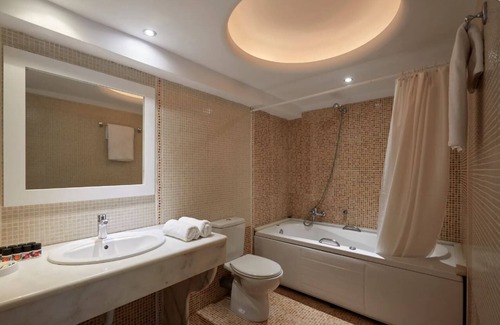 Kamari Hotel | Hermes Hotel