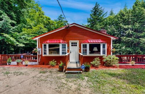 Sanbornton House | Hermit Lake Retreat