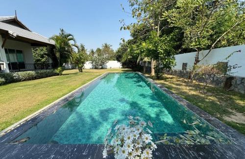 Nong Prue Villa | Hermit villa 3BR 4KingBeds 4BA 8Hr Butler