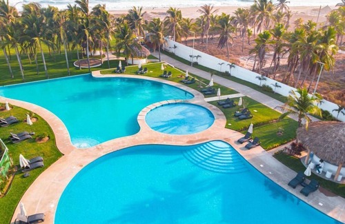 Puente del Mar House | Hermosa Casa con Club de Playa Exclusivo 1