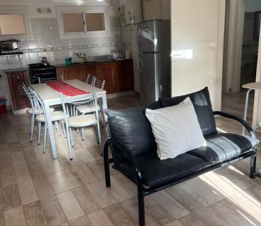 Necochea House | Hermosa casa 50 mts del mar y frente al parque