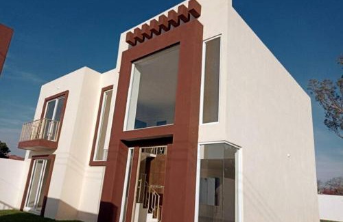 Ayala House | Hermosa Casa Alberca Climatizada por Paneles Solares