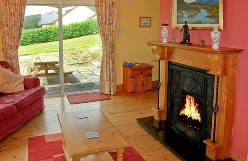 Banna Cottage | HERON'S NEST, family friendly, with open fire in Inch, County Kerry