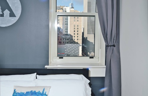 The Loop Hostel | HI Chicago Hostel