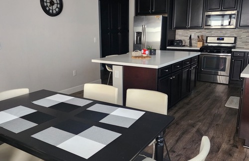 Davis House | Hi-End Three Bedroom Spacious House, 2.5 Miles from UCD