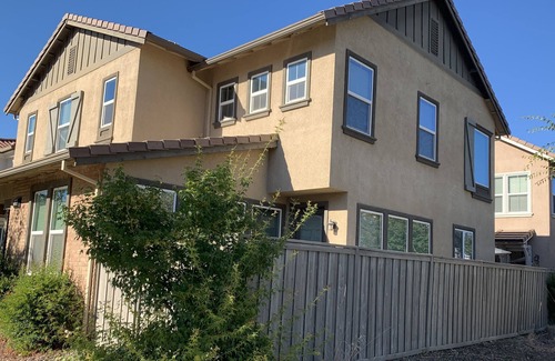 Davis House | Hi-End Three Bedroom Spacious House, 2.5 Miles from UCD